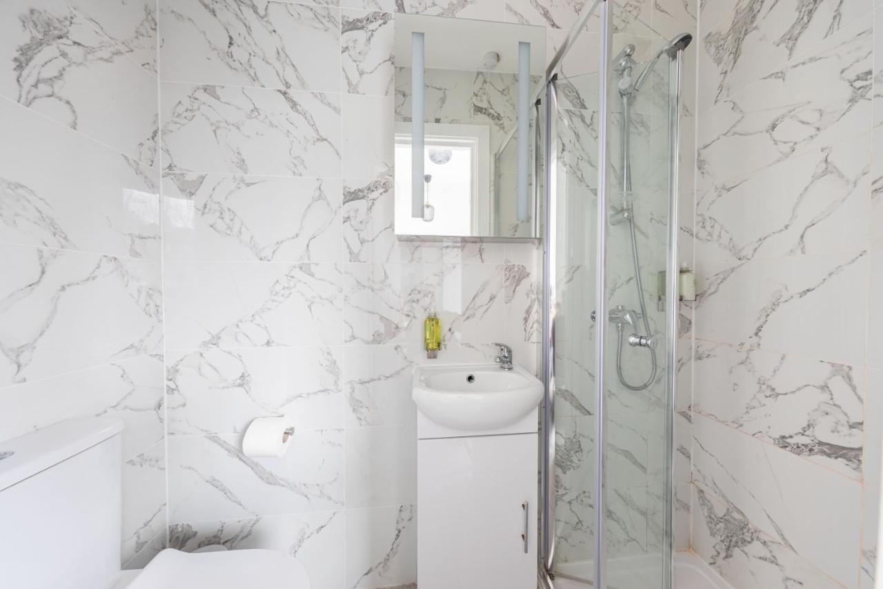 The Anson Hotel - Conveniently Located Sweet Space Near Transportation Stations London Exterior foto